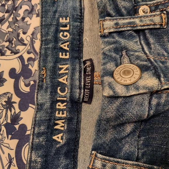 American Eagle Next Level Stretch distressed denim shorts size 8 - Picture 6 of 6
